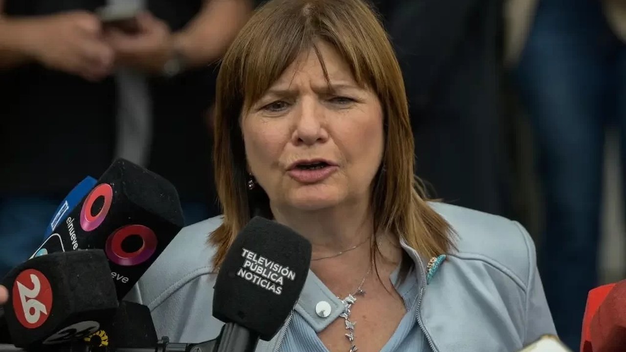 Argentina: 3ª colocada no domingo, Patricia Bullrich anuncia apoio a Milei no 2º turno