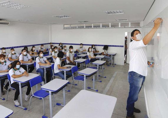 Mais horas na escola não é educação integral, avaliam especialistas