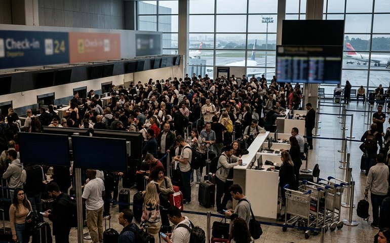 Em dia de pane, Congonhas comemora 90 anos com festa e R$ 2 bilhões do BNDES