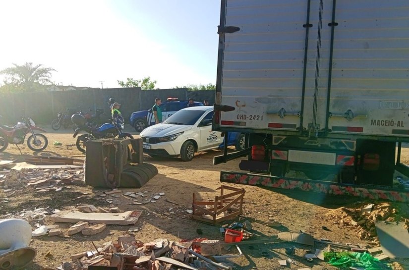 Operação Cidade Limpa apreende caminhão que fazia descarte irregular na Chã Nova