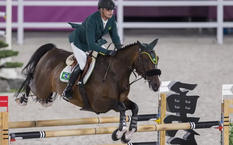 Equipe brasileira de hipismo é eliminada após espora causar sangramento em cavalo