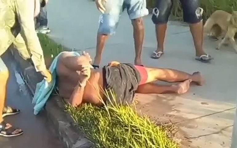 Assaltante é amarrado e agredido por populares no Bairro Cidade Universitária, em Maceió