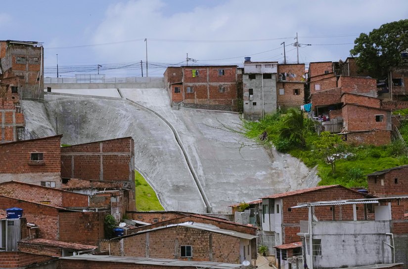 Grota do Rafael recebe proteção de encostas e obras estruturantes