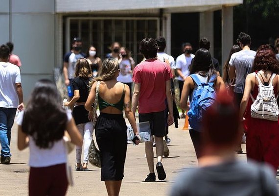 Professores Decidem Futuro em Assembleias