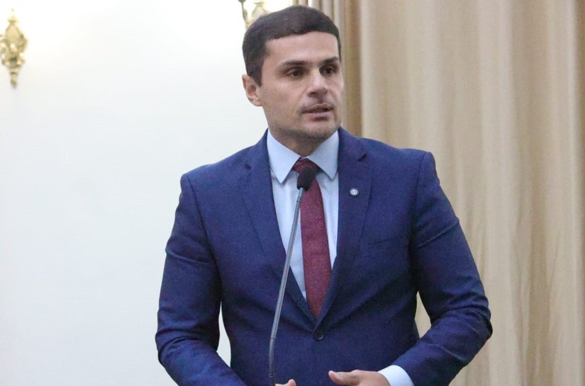 Alexandre Ayres homenageia profissionais da enfermagem e destaca atuação da categoria na pandemia