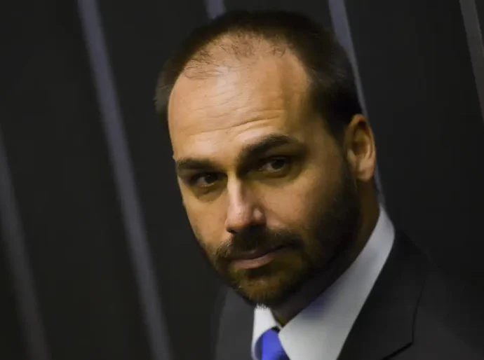 Moraes manda notificar Eduardo Bolsonaro sobre abertura de ação penal