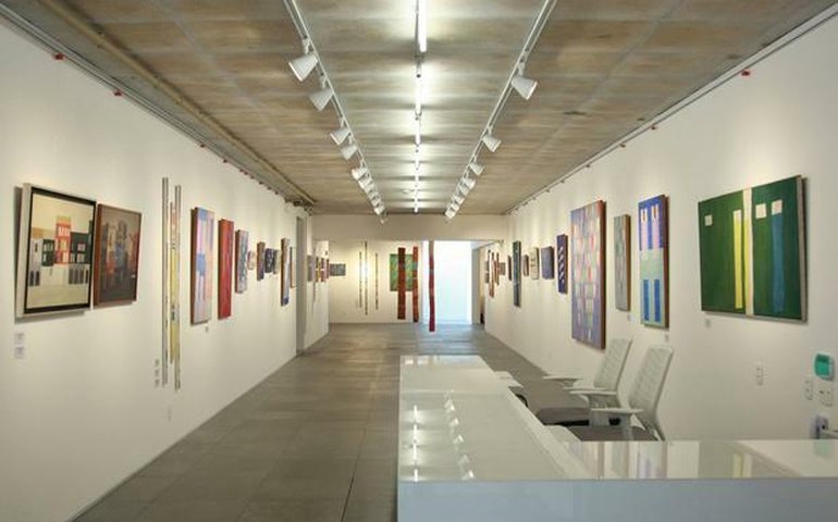 Galerias Ipanema e Jaqueline Martins comemoram o sucesso de suas trajetórias