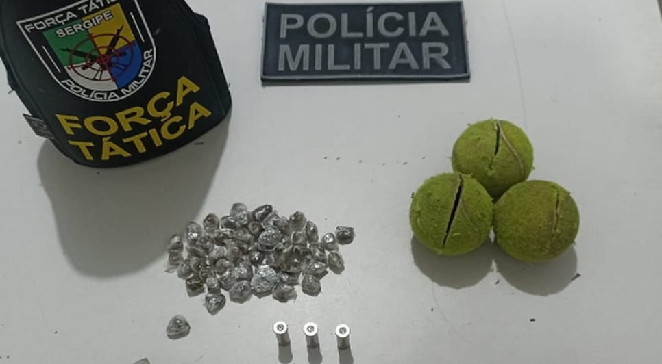 Bolas de tênis com maconha são apreendidas na Orla de Aracaju / Foto: Foto: Polícia Militar/SE