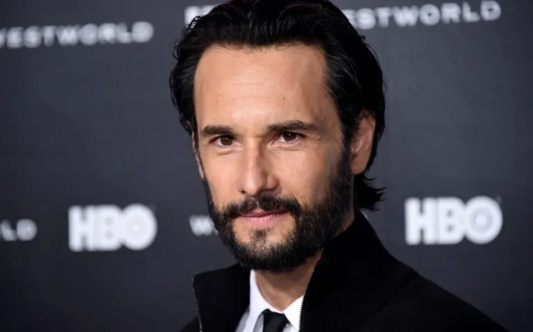 Rodrigo Santoro diz que streaming abriu portas para atores latinos em Hollywood