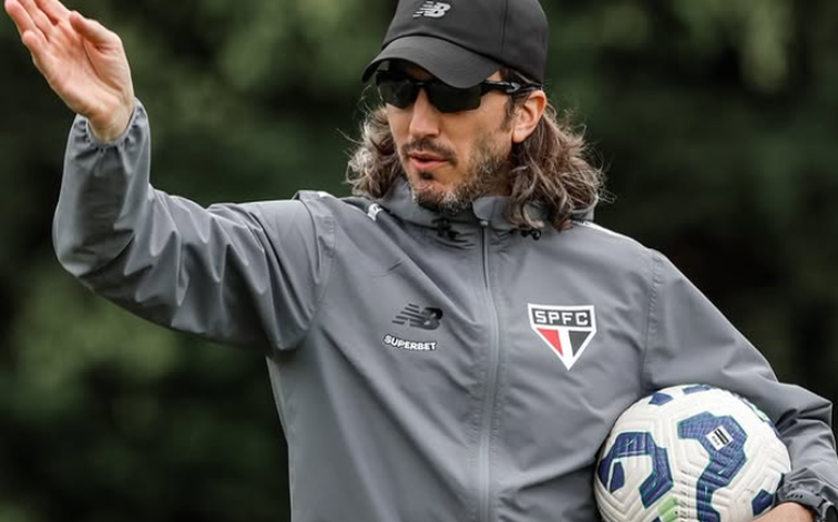 Fluminense acerta chegada de Zubeldía para substituir Renato Gaúcho; veja detalhes