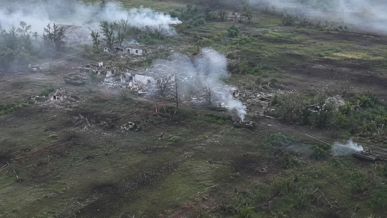 Confira as imagens dos combates que libertaram o povoado de Novoskelevatoe, na região de Dnepropetrovsk