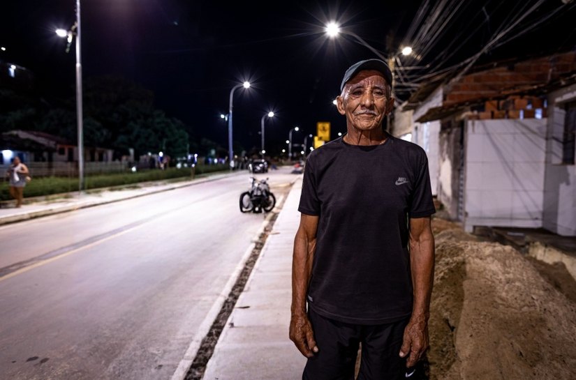 'Quando é noite, a gente pensa que é dia', diz morador após luz LED chegar ao Vale do Reginaldo