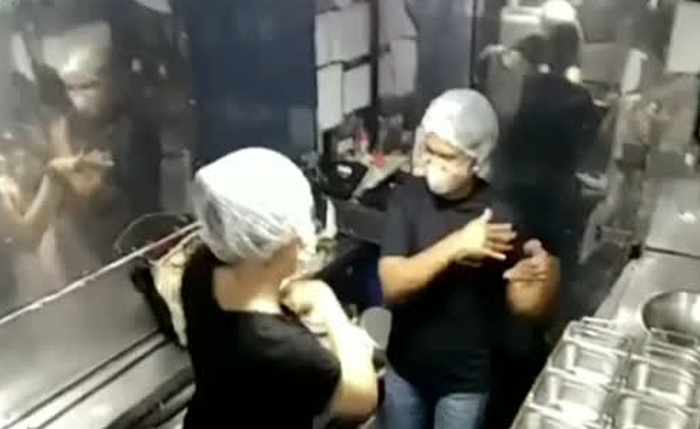 Funcionárias comemoram dia de venda em Maceió