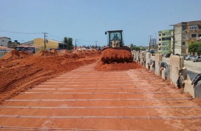  Obras do viaduto da AL-101 Norte, em Jacarecica, estão 80% concluídas 