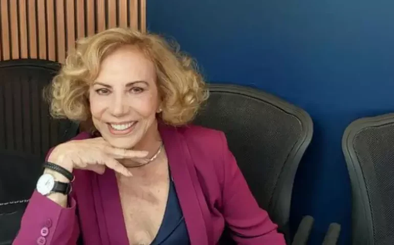 Arlete Salles diz que não teve sorte no amor e relembra maternidade aos 17 anos: 'Estava tropeçando'