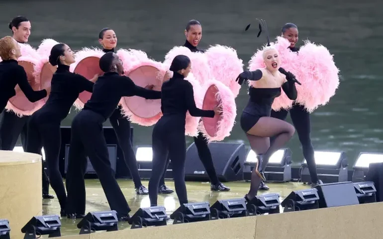 Lady Gaga na abertura dos Jogos Olímpicos de Paris repercute nas redes sociais; veja reação do público