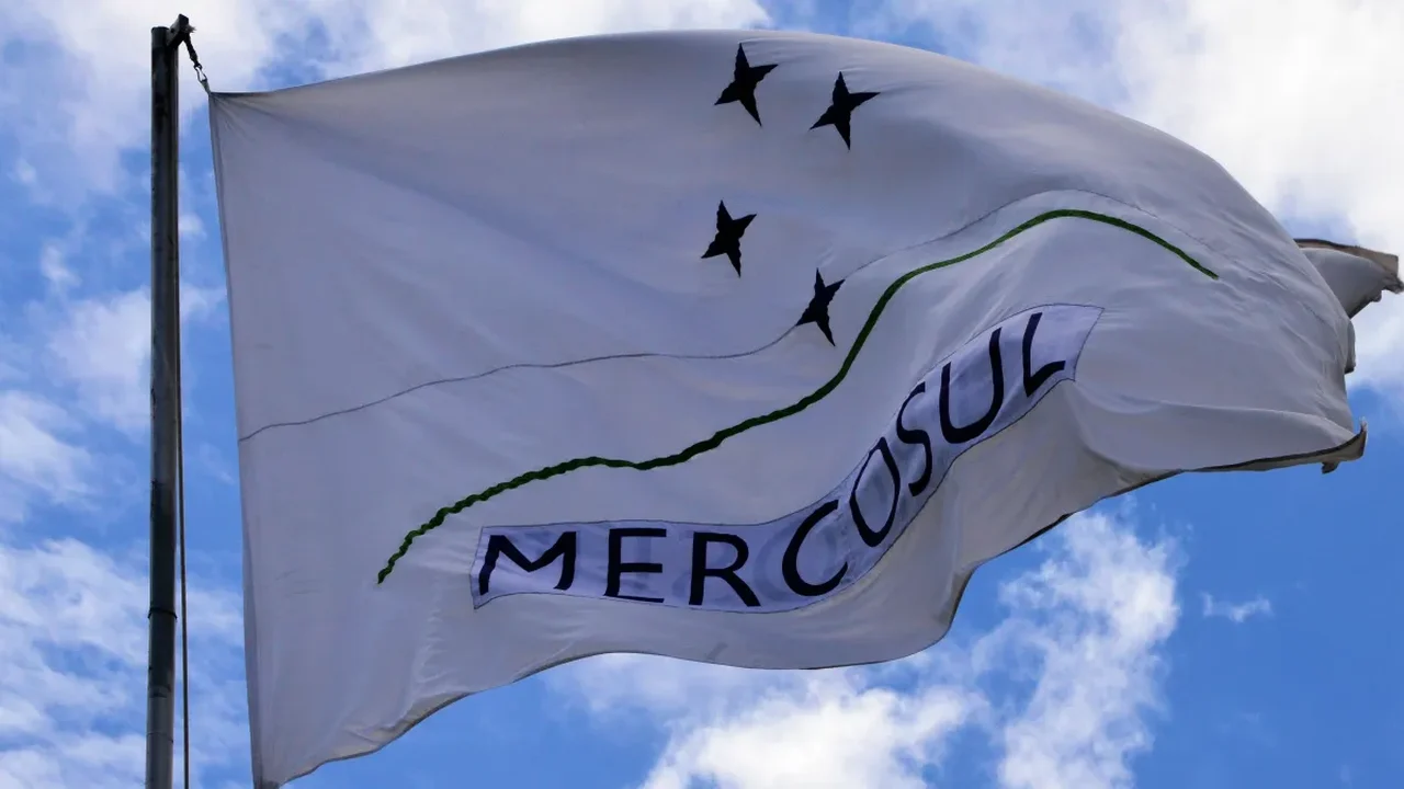 Única pendência para avanço de acordo da UE com Mercosul 'está do lado europeu', diz porta-voz