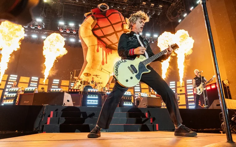 Green Day abrirá o 60º Super Bowl com uma cerimônia de aniversário celebrando gerações de MVPs.