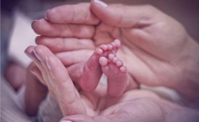 Exame simples e obrigatório, ampliado no SUS, garante diagnóstico precoce e mais qualidade de vida para todos os bebês