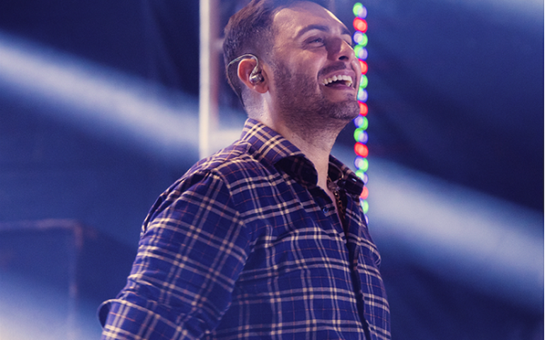 Mano Walter promove novo volume de álbum dançante