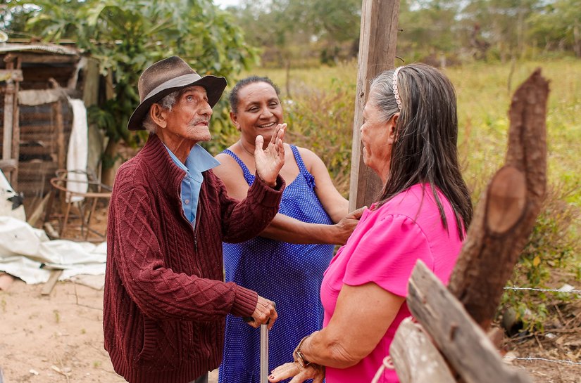 Água que transforma: Tia Júlia acompanha perfuração de poço na zona rural de Palmeira e chegada de água emociona moradores