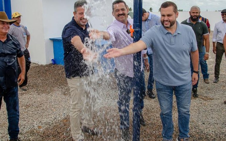 Marlan Ferreira realiza entrega de novas obras para população de Limoeiro