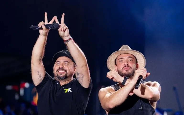 Xand Avião transforma a Vaquejada de Aquiraz em uma noite histórica ao lado de Wesley Safadão e consolida um dos encontros mais importantes da música brasileira