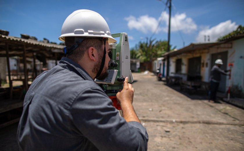 Levantamento topográfico é iniciado na área da Feirinha do Tabuleiro