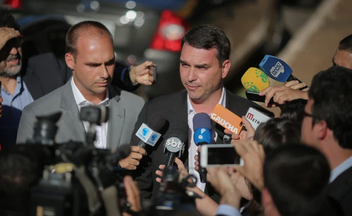 Eduardo Bolsonaro e Flávio Bolsonaro