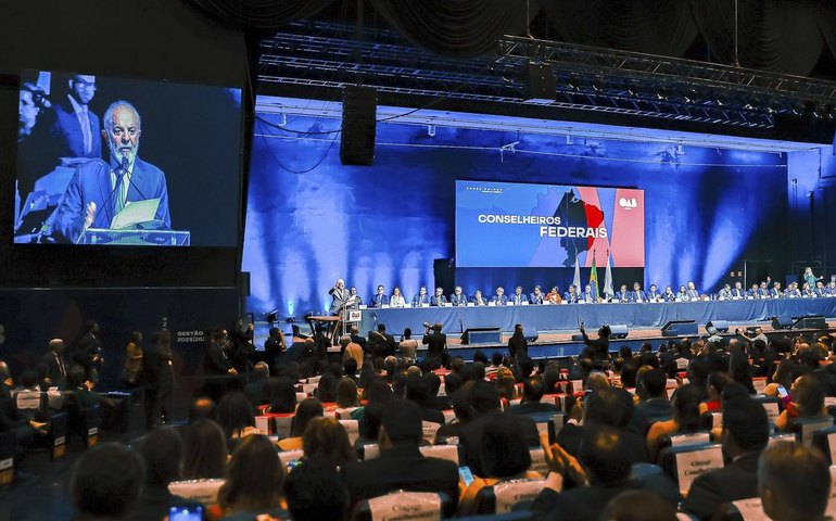 Na OAB, Lula defende combate às 'oligarquias digitais' com regulação