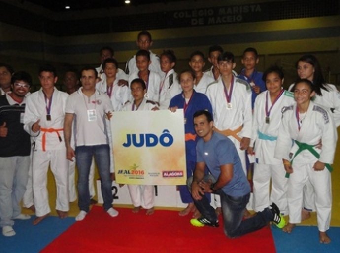 Estudantes de AL participam dos Jogos Escolares da Juventude