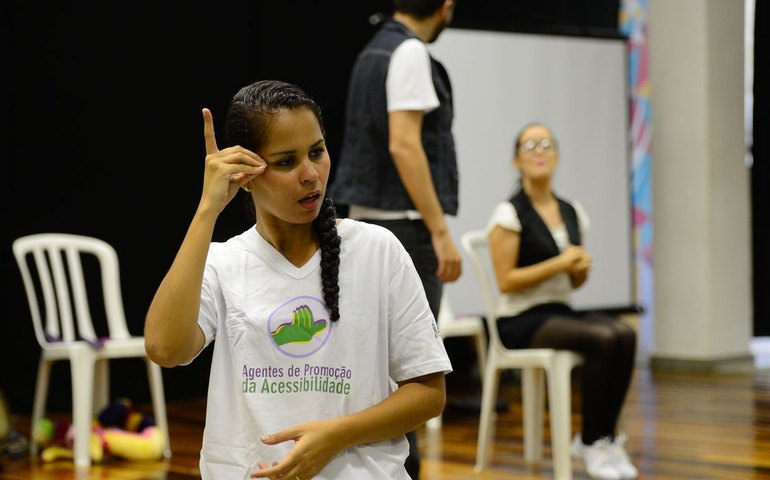 Em SP, serviços públicos estaduais passarão a ter atendimento em Libras