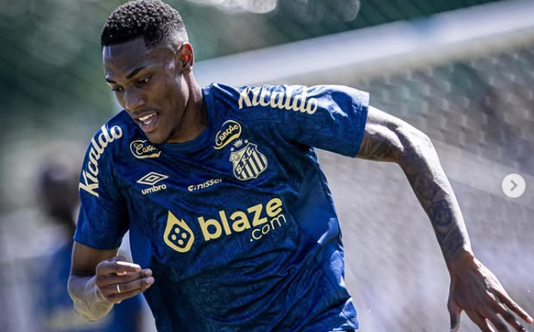 Santos oficializa zagueiros Zé Ivaldo e Luisão e Tiquinho Soares realiza exames médicos na Vila