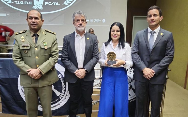 Perita-geral da Polícia Científica é homenageada em aula inaugural do V Curso de Operações Táticas Especiais