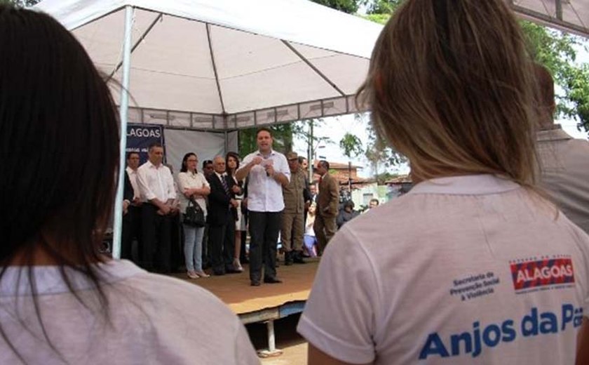 &#8216;Anjos&#8217; impedem protesto homofóbico em funeral de vítima de Orlando