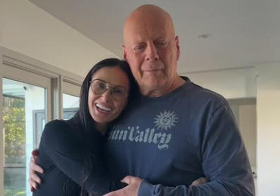 'Ao permanecer no presente, ainda há muito dele ali', reflete Demi Moore sobre Bruce Willis