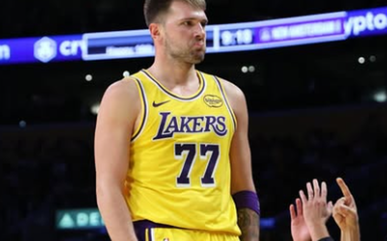 Doncic faz 'triple-double' em vitória dos Lakers sobre Miami Heat na NBA e Thunder mantém 100%