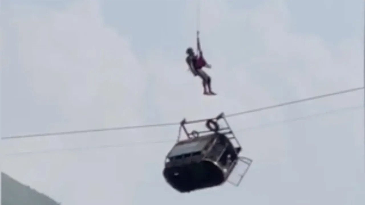 Paquistão: passageiros são resgatados de teleférico; crianças estavam no caminho para a escola