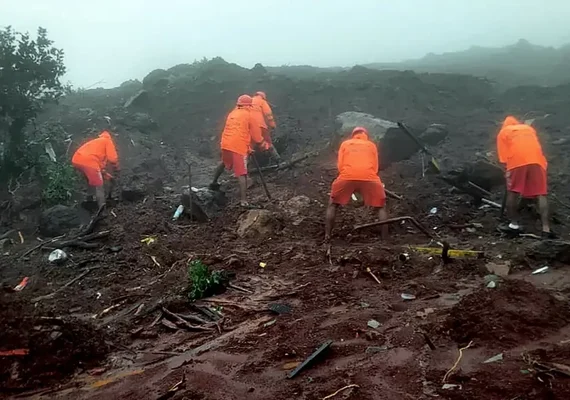 Avalanche de terra na Índia mata 27 e deixa 50 desaparecidos