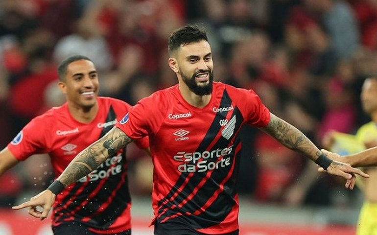 Athletico-PR estreia no Brasileirão com goleada sobre o Cuiabá na Ligga Arena