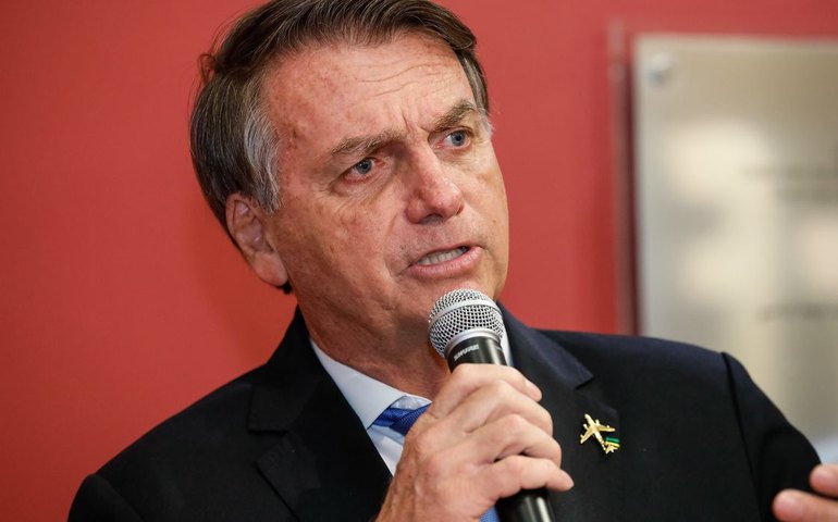 Bolsonaro cobra maior articulação de siglas de direita contra Lula em conversa com líder do PL