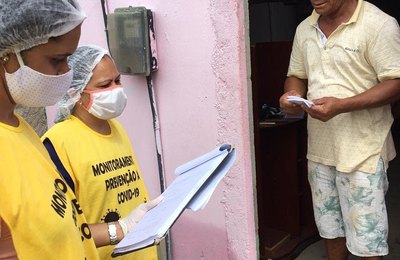 Prefeitura de Delmiro distribui máscaras e orienta a população para prevenção ao Covid-19