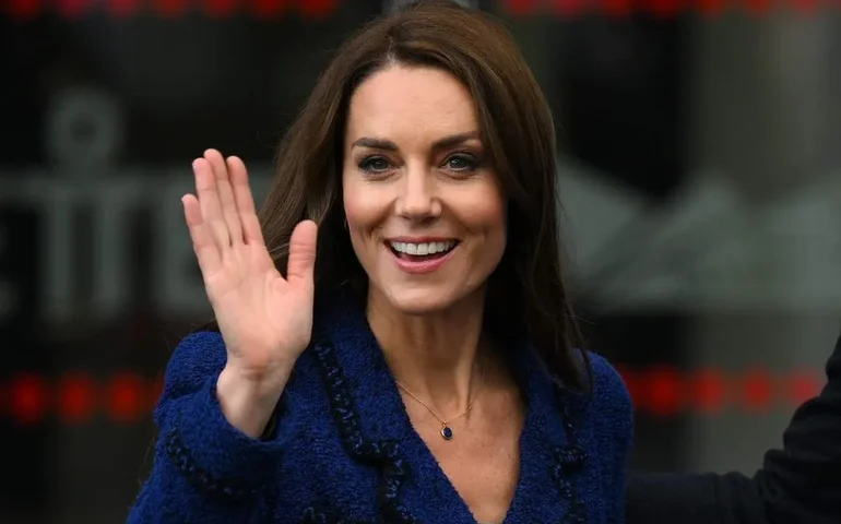 Kate Middleton completa tratamento de quimioterapia, anuncia família real britânica