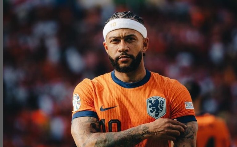 Corinthians encaminha contratação do atacante holandês Memphis Depay