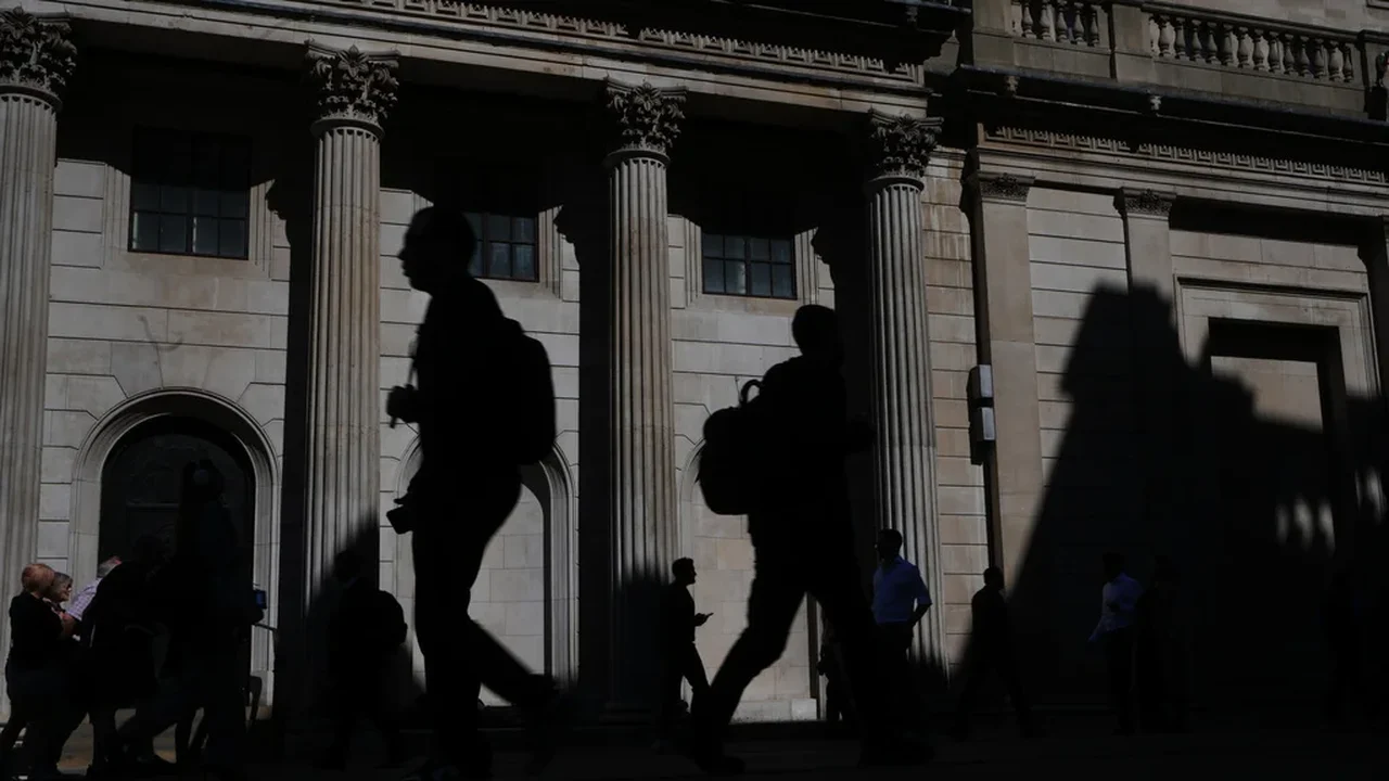 Banco da Inglaterra mantém a taxa básica de juros em 3,75%, à medida que as pressões inflacionárias decorrentes da guerra com o Irã diminuem.