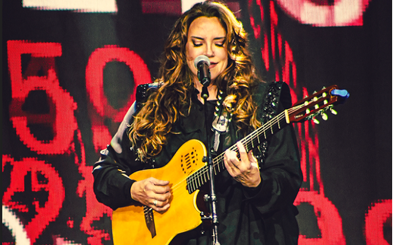 Ana Carolina retorna ao Espaço Unimed com show comemorativo “25 Anas”