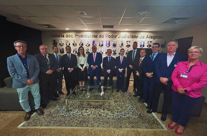 Fernando Tourinho comanda reunião com equipe de transição para biênio 2025-2026