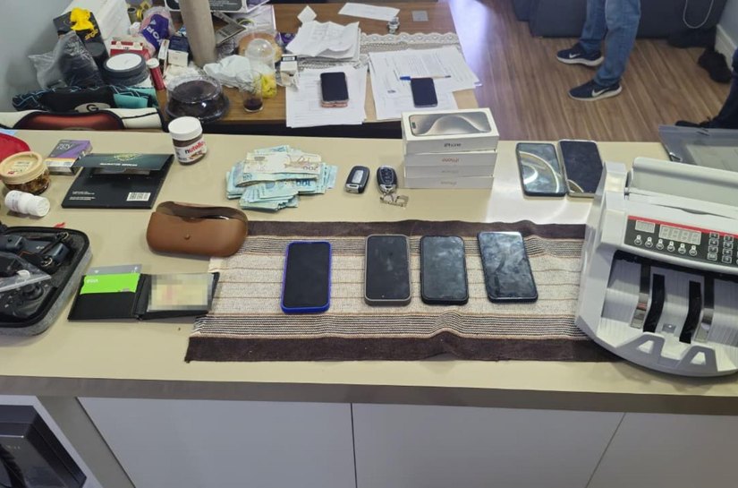 Operação “Falso Precatório”: PCAL apreende dinheiro, carros e eletrônicos de grupo que movimentou milhões em golpes