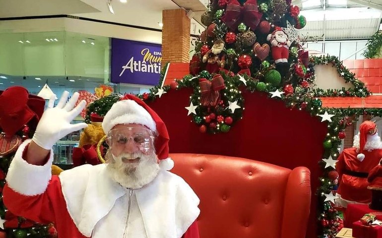 ‘Papai-Noel’ de 76 anos morre após passar mal durante apresentação em Itu