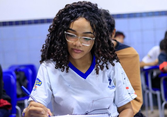 Governo de Alagoas inicia pagamento da Bolsa Permanência nesta terça-feira (21)